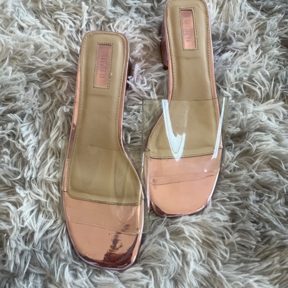 Metallic pink shoes - Picture 3 of 3